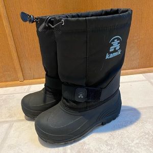 Kamik snow boots size 2